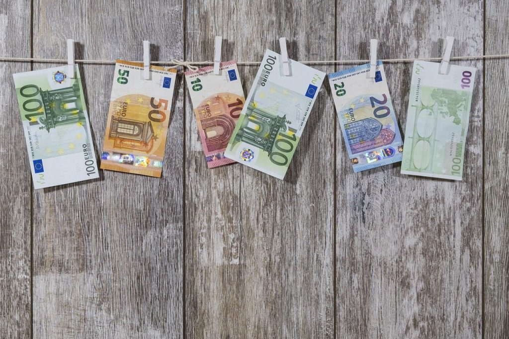 An All Cash Strategy Is A Very Big Bet Spark Crowdfunding blog post